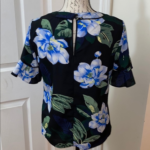 Floral Top - Picture 3 of 8